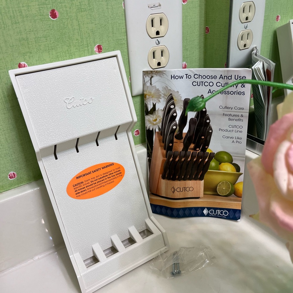 CUTCO WALL KNIFE HOLDER